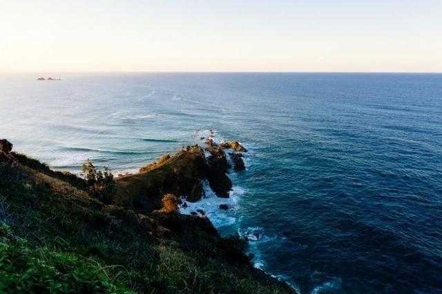 15.克服恐惧和建立自信的最快,最确定的方法是做自己担心的事情,直到获得成功的经验。行动不一定带来幸福,没有行动就意味着没有幸福。