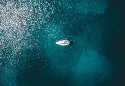 通过动作描写表现亲情的句子 1