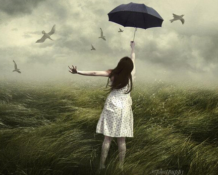 20.人们误解时能够微笑是一种品质；被委屈时冷静地微笑是一种大度;遭受损失时开心地微笑是一种开放的态度；当你无助的时候微笑。处于危机中时要冷静微笑的一种气氛；被嘲笑时保持镇定的微笑是一种自信。当你陷入爱河时，这是一种自由轻松的微笑。