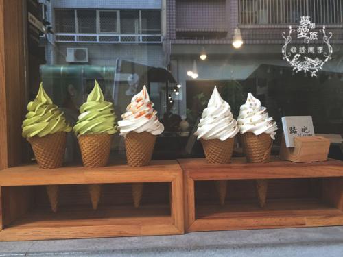 12.“我淹死了”“嗯？” “陷入爱河，无法帮助自己。”