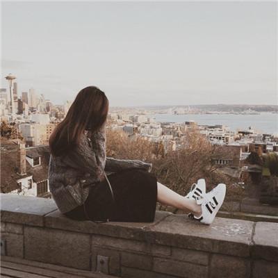 10.我会忘记你，就像你忘记我一样。当我一次又一次地从记忆的深处抹去你时，我禁不住一次又一次地想到你，我知道，我一直生活在记忆中；我知道，我总是怀念过去。我知道，忘记你首先必须忘记自己。我什么都知道，但是我做不到。