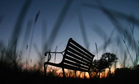 20.释放痛苦，享受阳光。人生是一场旅程。您不在乎目的地，在乎沿途的风景和看风景的心情；生活是坎a的道路，即使您不断跌倒，也必须起身并坚持自己的梦想。