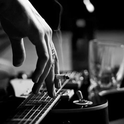 11.学会记住实际上是一种幸福。不论记忆是好是坏。无论回忆是幸福还是不快乐，它们都是我们永远不会忘记的回忆。我们可以自豪而自豪地说：这些回忆是我们一生中永远不会拥有的幸福。当然，它也是私人资产。这是独特而独特的财富。