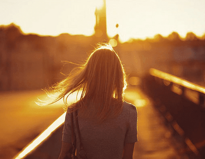 12.尽管忙碌会留下问候，尽管岁月使旧事物遥不可及，但是每一次记忆，每当您站着，每当您想到您时，您的心就会温暖而快乐。愿我的愿望时刻与您同在，愿您今天有一个仁慈！