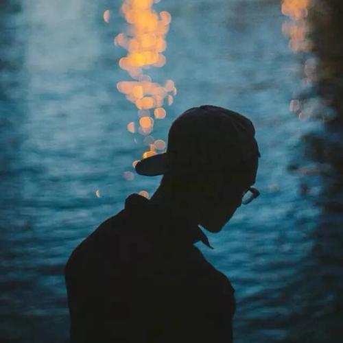 11.我的天空开始下雨，但没有雨伞会感到受伤。