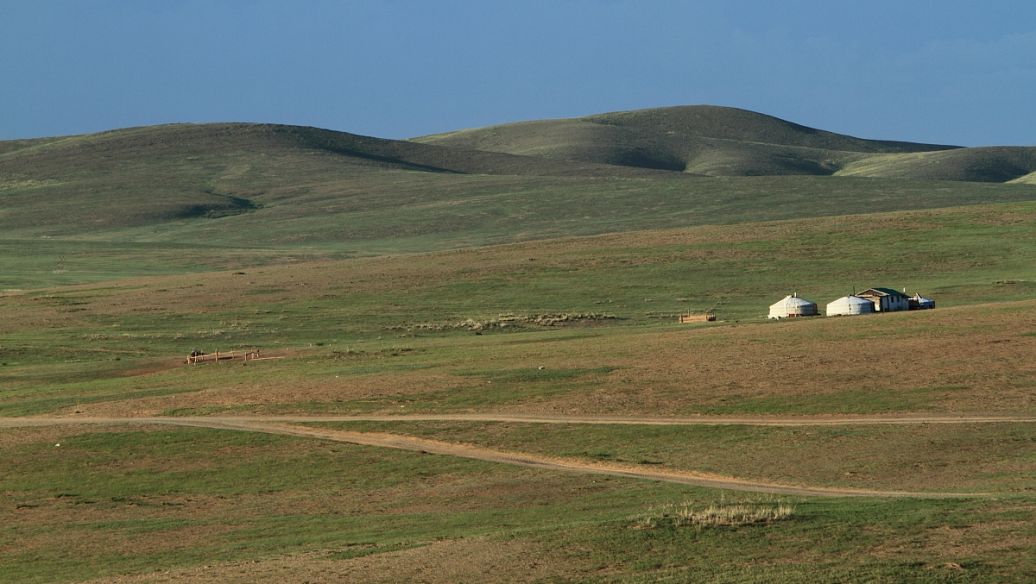 描写草原的诗句