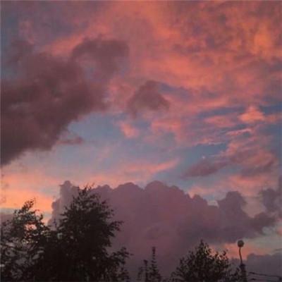 13.它可以突破时空的障碍，使两颗心彼此紧紧拥抱。