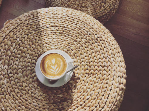 12.周末的微笑比星期一明亮，比星期二浪漫，比星期三新鲜，比星期四美丽，比星期五自然，而周末又来了。愿你的笑容感染所有人！