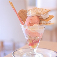 11.雪仙子在挥舞着袖子，使他心满意足。在飘飘的演奏中，天空，大地，河流和山脉都是纯净而干净的，没有泥潭。