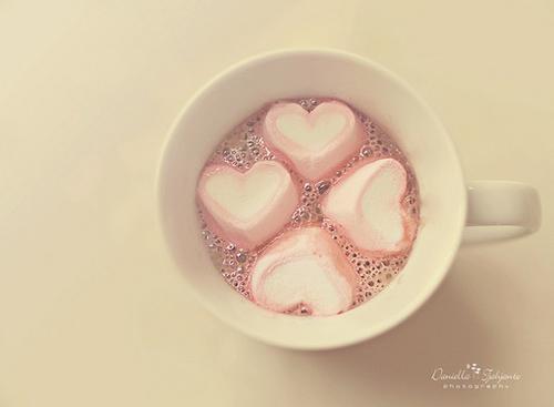 11.从现在开始，你的世界与我无关，我的世界，你只值得一看。