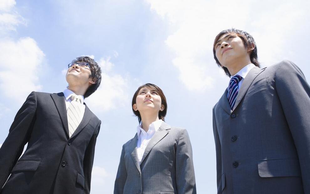 17.努力工作，勇于开拓。