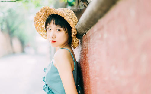 12.我在路上遇见了你,你笑得如此美丽,眼中带着害羞的影子,我也很高兴认识你,但是过去之后,我突然感到不舒服,好像你走了,想哭,然后梦醒