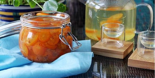 12.在我的心中，山林遍地都是红色，在这个干燥的季节，我的思绪如火，我无意中想到了你。