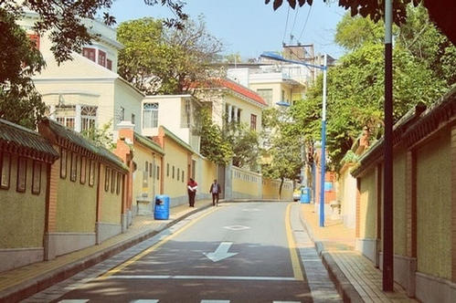 10.事实证明，有很多事情，但是只有当我转身时，我才发现这与爱无关。事实证明，有很多事情与爱情无关。