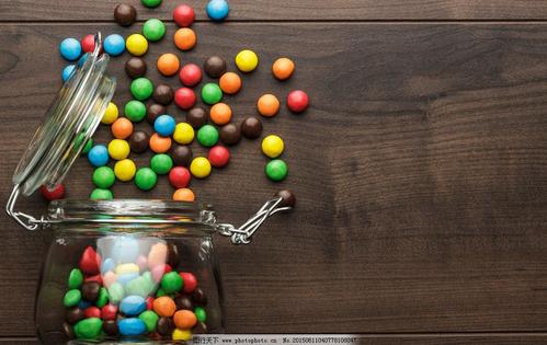 11.人类的情感就像广阔而坚实的地球，无所不在，无所不在。也许您通常无法感受到亲戚对您的爱，但是在小地方，他们无处不在，时刻都在照顾着您。