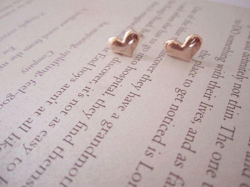 10.生活需要母爱，母爱的温暖和母爱的甜蜜。拥有母爱是一种幸福。学会品尝母爱，珍惜母爱，沐浴在母爱的长河中，生活会变得丰富多彩。