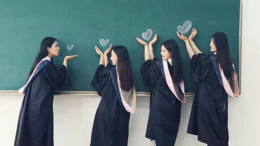 12.花时间去一路走，即使路上的风景也没有时间回头。