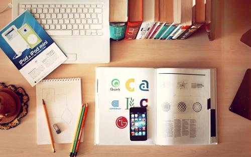 10.生活无非就是嘲笑别人，然后被别人嘲笑。这是开放的态度。