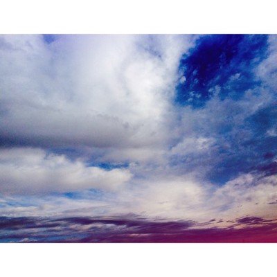 11.风s在云朵上，高雅的梦想，雨打着阳光唤美，天气顺滑多雨是我的心愿，梦想成真是我对你的愿望，幸福的生活是我的梦想祝您周末愉快。