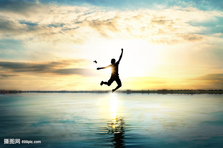 10.天空中的云层就像连续的山峰，像奔腾的河水，像强壮的狮子，像疾驰的马。