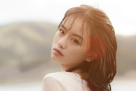 9.有些人的相遇就像流星一样，瞬间散发出令人羡慕的火花，但注定会过去。