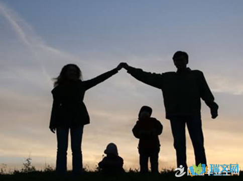 11.你的心坦荡仁慈，照顾着我仁慈柔弱的心灵；您宽容而真诚，了解我的幼稚和反复无常的行为；你的态度和kind而温柔，融化了我冷酷而冷漠的外表；您的精神乐观向上，使我充满悲观世界厌倦的思想！亲爱的，衷心感谢您！