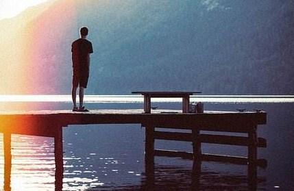 12.告别的告别太温和了，这使我无法因痛苦而哭泣...