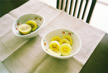 10.清明年复一年，年复一年的呵护，年复一年的怀念，记忆每一分钟。我永远不会忘记，我不会离开，因为我周围的人和即将离开的人要努力工作并珍惜它。