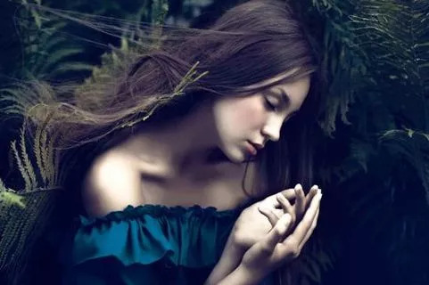 10.尝试做一个快乐的人。不要总是沉浸在悲伤中。