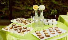 宝宝在学校玩的开心的句子