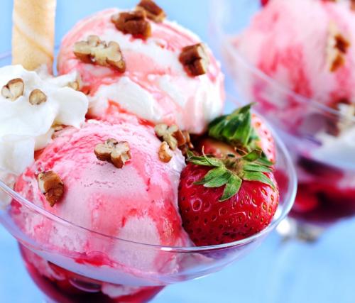 10.什么是爱？生活告诉我，爱是一对可以伸展和收缩的手，两颗知道冷热的心。