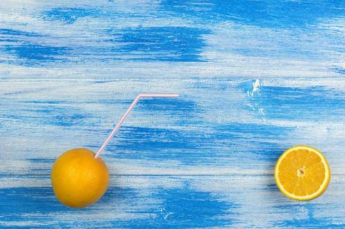 11.什么是家庭感情？她是一时的内在感动，但通常是完全的改变。它是一种可以改变十个月期望的力量，可以忘记使命的奇迹，是对和平永恒的向往。