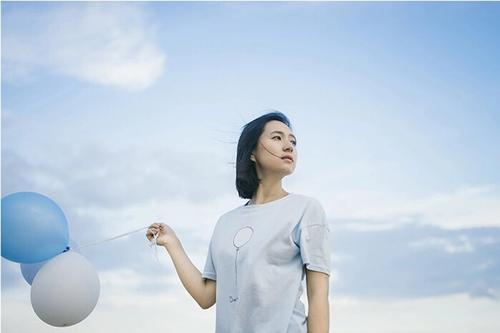 12，亲情就像水，过滤后的复杂性变得纯净；家人的感情就像火一样，使平原在整个煅烧的日子变得尖锐；家人的感情是诗歌，使无聊的修饰后达到一种心情。家庭深情，生命的永恒力量。