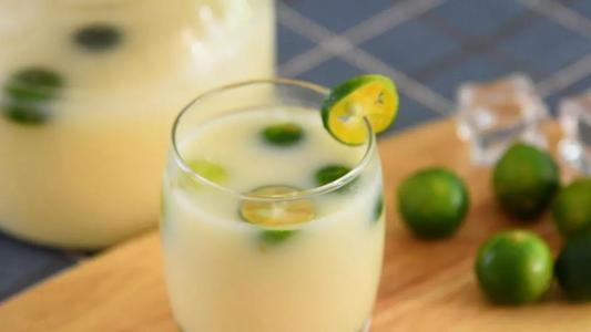 10.我们挤在床上，聊到很晚，我们总是冲着彼此穿衣服，当你做坏事时，你总是让我为你藏东西，如果我被欺负，你会献出生命来保护我，亲爱的姐姐你还记得所有这些吗？永远爱你的姐姐希望你一切都好！