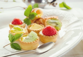 11.人类具有持续的情感，团结和友谊。公义，兄弟会。然而，最深层，最有凝聚力的是亲爱的，爱与感情！