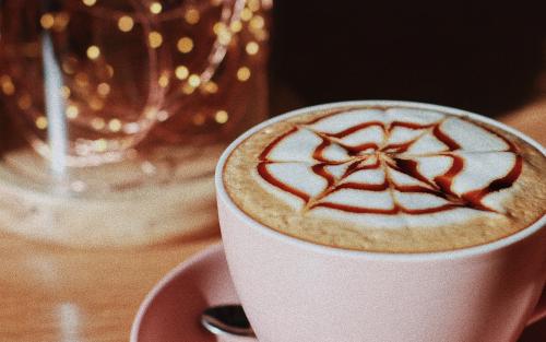 11.生活是充满未知的旅程。您所关心的是沿途的风景，您所关心的是看风景的心情，由于风景优美，旅程不会结束。您所走的路成为您身后的风景，您不能回头，也不能留下。如果您在此刻停留，将会错过更好的风景，保持安宁和头脑清晰。享受每一刻的感觉，欣赏每个地方的风景，这就是生活。