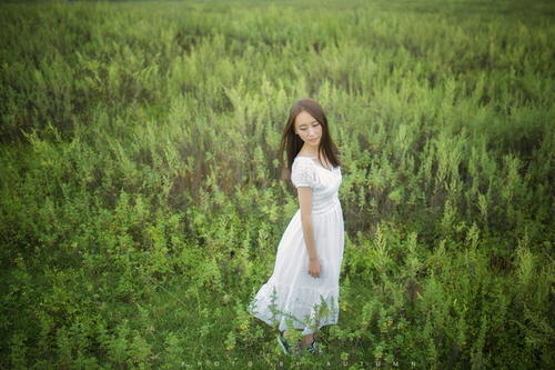 12.在那一瞬间，我发现世界上所有的母亲都很容易被欺骗和满足！那一刻，我忍不住哭了。