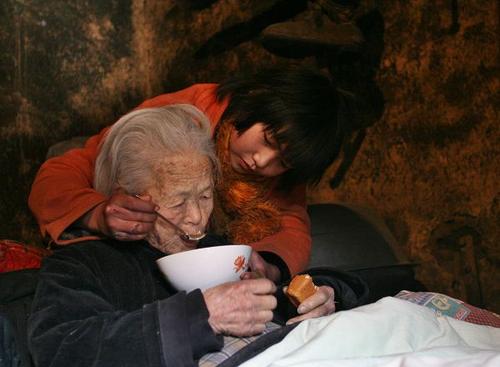 12.父爱是一座山。即使在最困难的时期，我也鼓励我拉直脊椎。