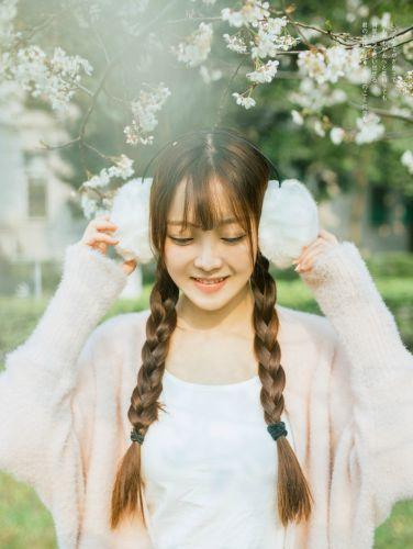 9.因为有了你，你和你都被写在了两行之间。我不知道这辈子有多久，但是在下辈子中，我必须紧紧握住你的手，再也不要去奈河大桥，也不要喝那碗梦波汤。静静地聆听与您同在的花开的花朵的声音，在轮回的世界中，看着我们的心跳，没有怨言，没有遗憾！