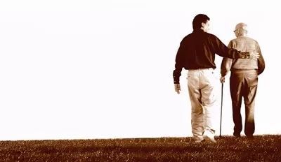 12.父亲的爱是一支蜡烛，默默奉献给我们。