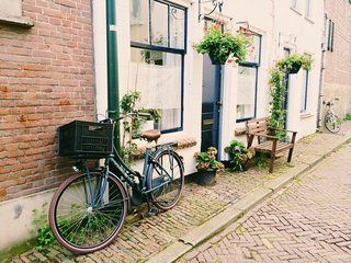 12.能让您快乐的人必须愿意照顾您,照顾偶尔不小心的人,并容忍偶尔脾气暴躁的人。