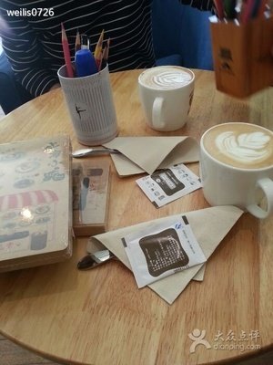 9.夏天炎热炎热；花时间寻找一些空闲时间；散步和锻炼一下；喝一杯茶来滋润心脏；小睡以补充睡眠。今天，小叔，注意预防中暑，保护身体，祝您暑假快乐。