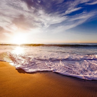 10.想念你是一种美丽的悲伤和甜美的忧郁。在我心中，有一种无法用任何语言表达的温暖。