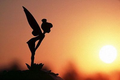 9.在一定的年龄和变老的时候，我总是会不经意间叹息，荣耀容易流逝，岁月如水，朱Yan的美丽易变，世界状态凄凉，内心难免难过。方华年轻时，等待着多年洗掉铅，这是一种精神上的分离，对他的内心没有品味。但是现在我只有一杯脏酒，我希望永远喝醉。在当前的七夕节，这更加寂寞。