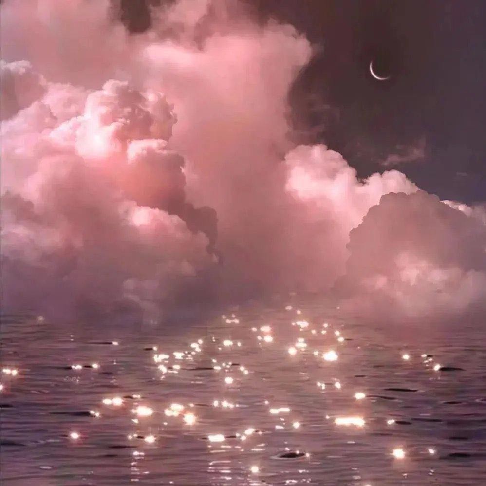 11.亲情是一种航行，它使我们能够越洋越洋。亲情是一座为我们遮挡冷光的建筑物。亲情是永恒的烟花，它照亮了我们的生活！