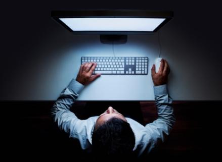 10.你羡慕别人，月薪几万，但是直到深夜，你才知道加班的辛苦工作。您羡慕他人自由走动和到处玩耍的自由，但您不知道他为这种自由放弃了什么。一切都有代价，无论是财富，职业，爱情或自由。别人永远是别人。另一个地方将永远在其他地方。当您走过去时，您现在的位置将成为您的另一个位置。所以不要嫉妒。生活无处不在，在这里。