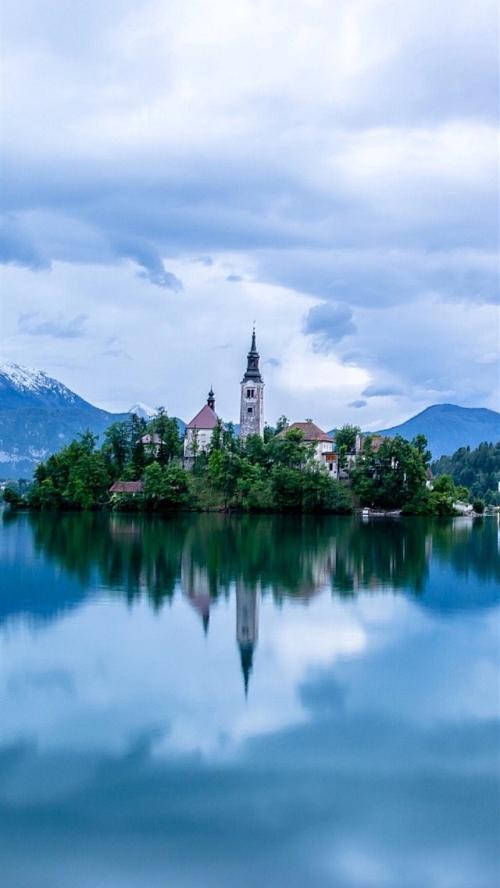 10.勇于面对，挑战这条危险的道路，走进光明的道路。