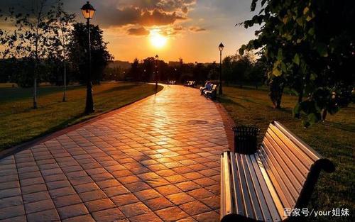 12.有时候考虑结婚是错误的，生孩子甚至是错误的。当您选择采取此步骤时，没有后悔之路。今天流下的眼泪是昨天的果实。