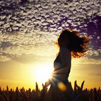 9.突然回首，在无时光的沙漠中，陷入寂寞，在草丛下降的思想中，握着三千水弱的誓言，在无助的世界中漂泊，在人类的困惑和残酷中漂泊现实。