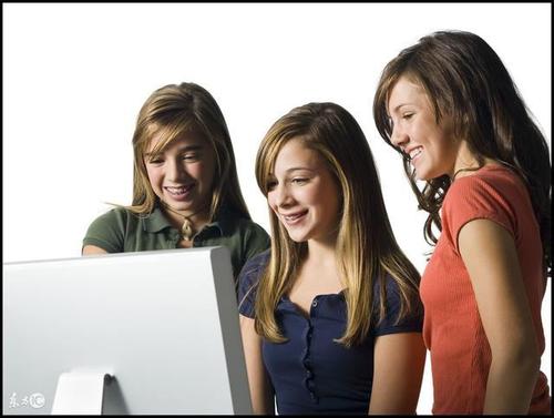 11.朋友不分距离,天涯海角也和朋友一样;不论男人和女人,他们都知道同一天说话。轻松和谐的音乐;问候,关怀和体贴;一条短信,热情而充实。